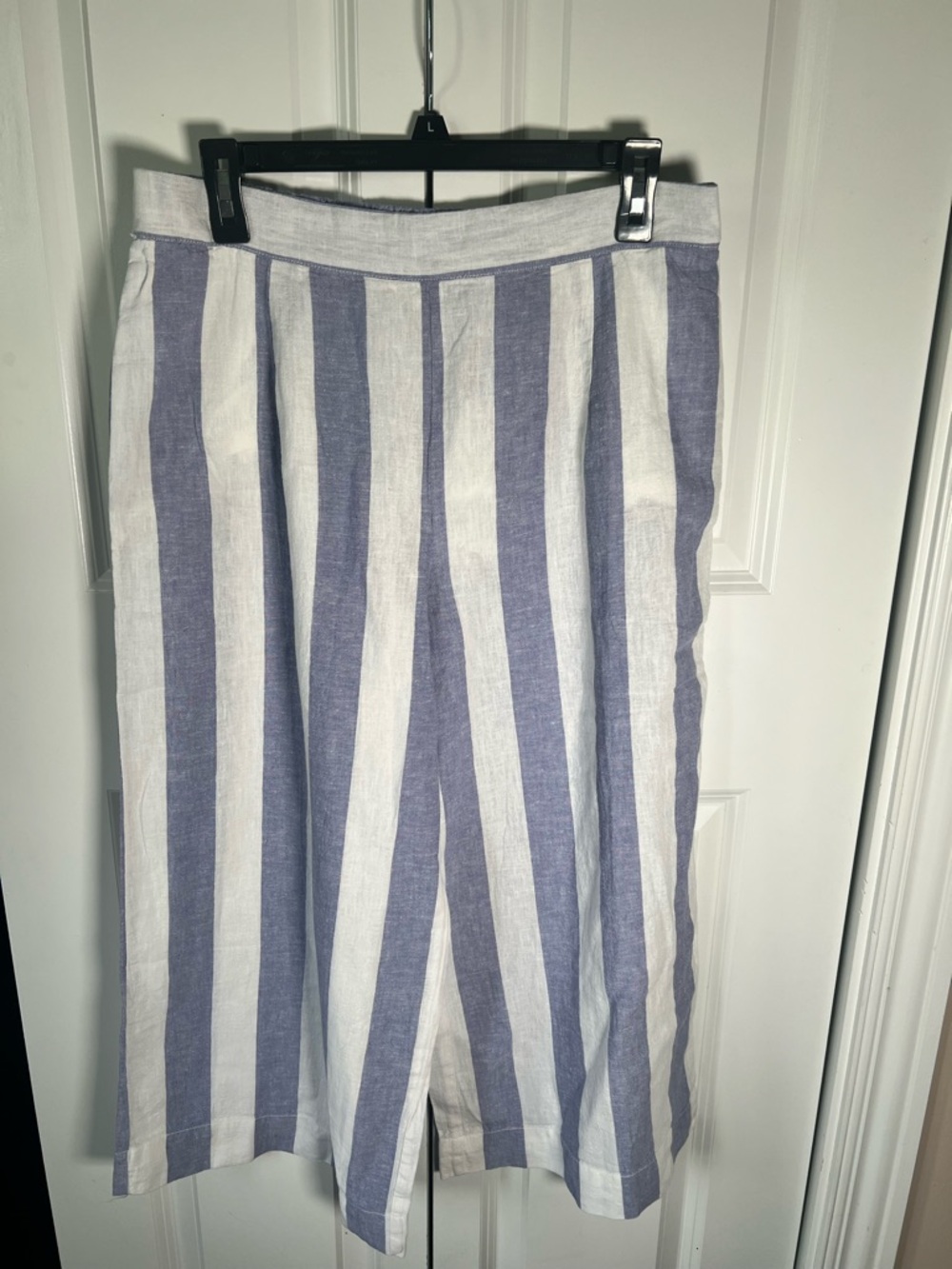 beachlunchlounge Blue and White Striped Cropped Pants NWT